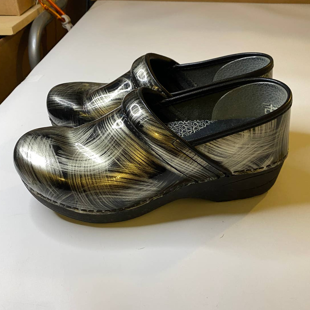 Dansko XP 2.0 Pewter Brushed Patent Leather Comfort Clogs Womens 39